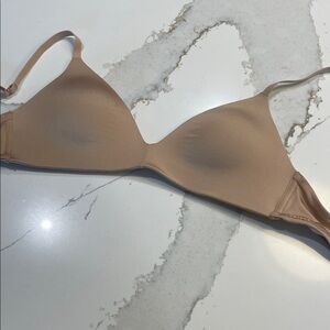 SKIMS Nude Bra with Adjustable Straps 32C